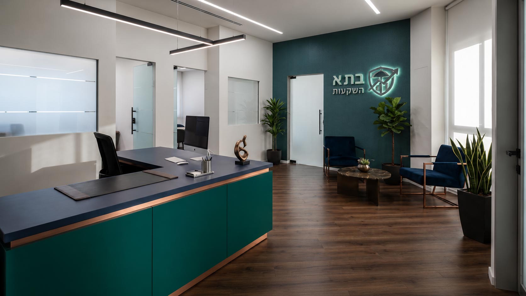 דלפק הקבלה במשרדי בתא השקעות